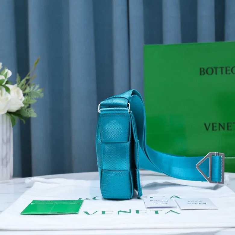 📣Super welfare price🎁🎁 Special price 700🉐️ Limited quantity, be the first to be the first 🉐️ Super cost-effective Note: The welfare style is brand new and unopened, no free shipping by default, non-returnable, size 25x15x5, style number: 6618#